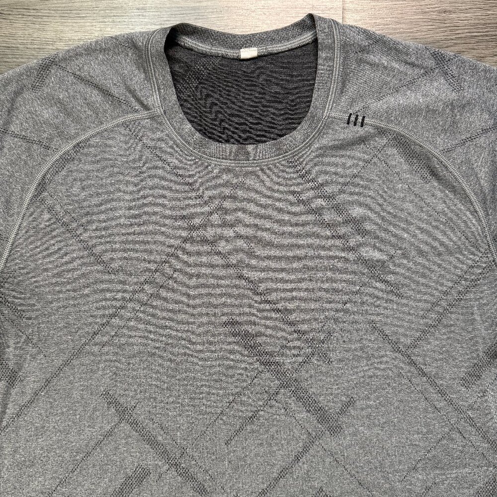Lululemon Men's Metal Vent Tech Short Sleeve - Grey - Picture 2 of 7